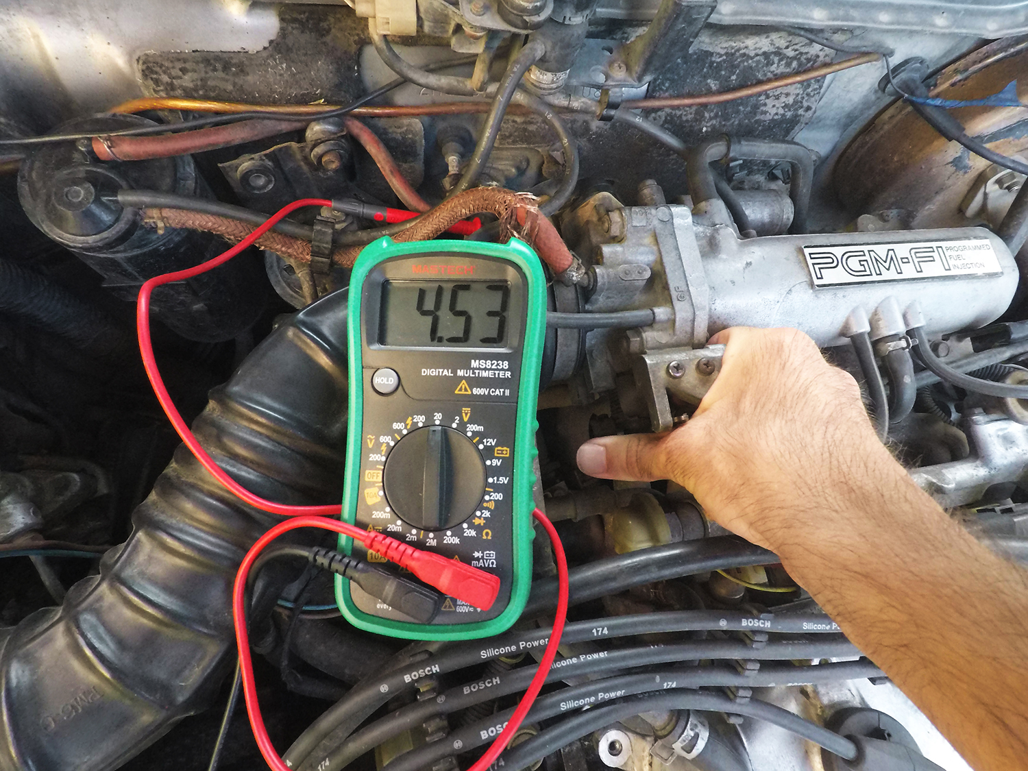 Honda Civic TPS Step 7 - Multimeter Reading TPS Open